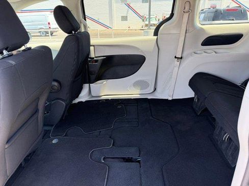 Used 2023 Chrysler Voyager LX FWD image 12
