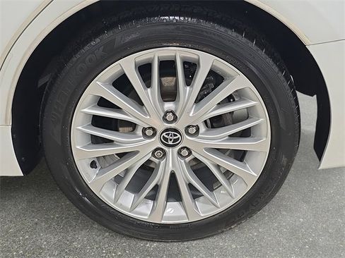 Used 2020 Toyota Camry XLE image 33