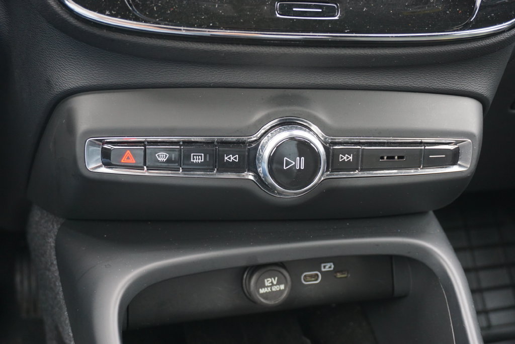 Used 2024 Volvo XC40 B5 Core AWD/4WD image 22