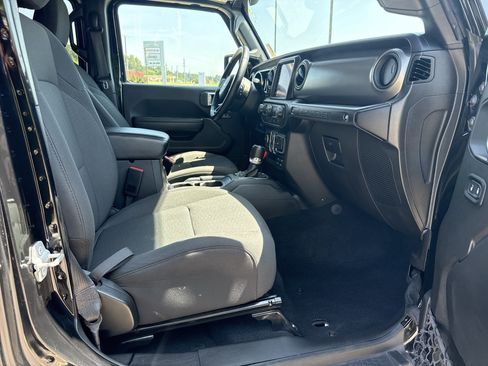 Used 2022 Jeep Wrangler Unlimited Sport AWD/4WD image 14