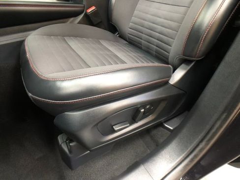 Used 2025 Ford Explorer ST-Line w/ ST-Line Street Pack image 11