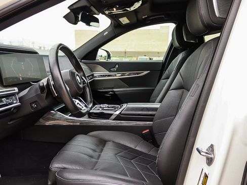 Used 2025 BMW 740i xDrive AWD/4WD image 18