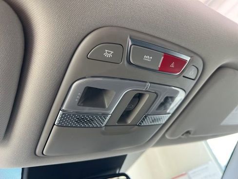 Used 2023 Kia Telluride EX w/ EX Captain's Chair Package image 22