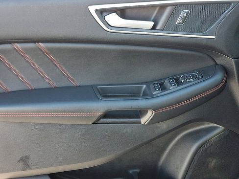 Used 2021 Ford Edge ST-Line w/ Class II Trailer Tow Package image 12