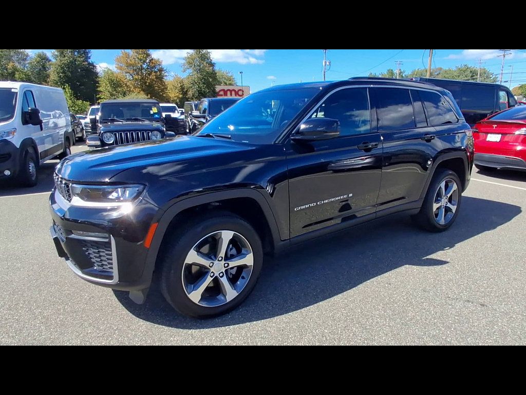 Used 2026 Jeep Grand Cherokee Limited AWD/4WD image 4