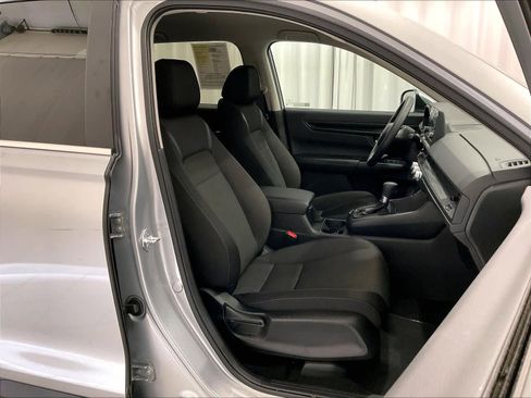 Used 2025 Honda CR-V LX image 11