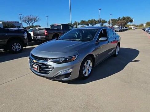 Used 2024 Chevrolet Malibu LT image 3
