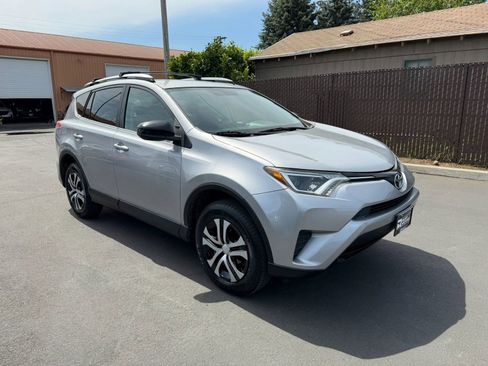 Used 2016 Toyota RAV4 LE FWD image 3
