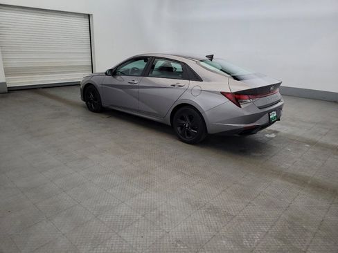 Used 2023 Hyundai Elantra SEL w/ Preferred Accessory Package FWD image 3