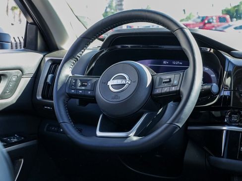 Used 2025 Nissan Pathfinder Platinum w/ Cargo Package image 27