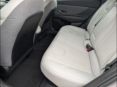 Used 2023 Hyundai Elantra Limited image 21