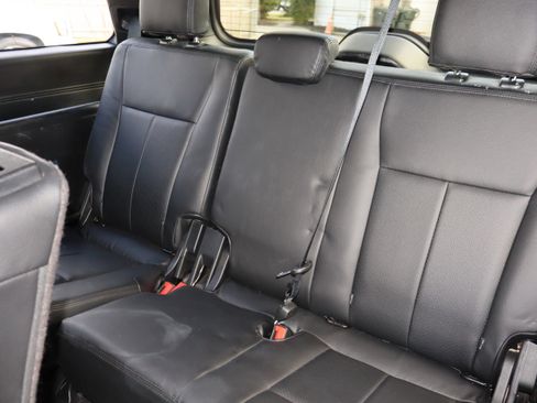 Used 2018 Ford Expedition XLT image 21