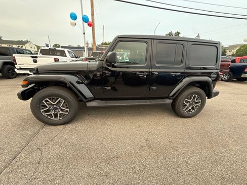 New 2026 Jeep Wrangler Unlimited Sahara AWD/4WD image 2