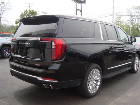 Certified 2025 GMC Yukon XL Denali AWD/4WD image 4