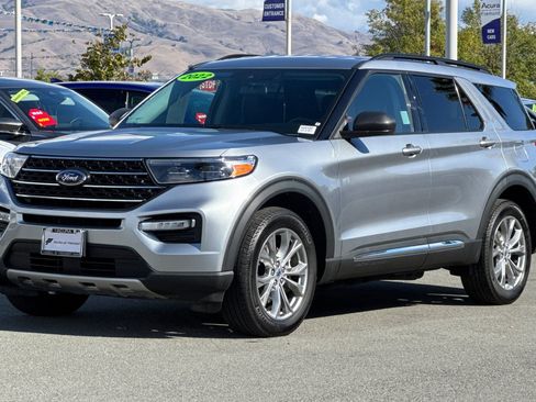 Used 2022 Ford Explorer XLT w/ Equipment Group 202A image 8