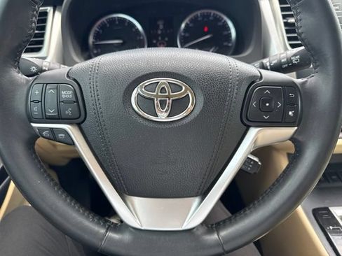 Used 2015 Toyota Highlander XLE FWD image 13