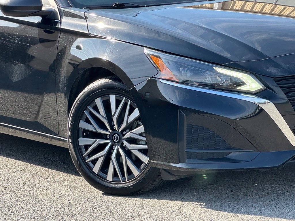Used 2025 Nissan Altima 2.5 SV FWD image 35