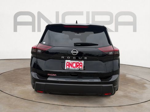 Used 2025 Nissan Rogue SV FWD image 9
