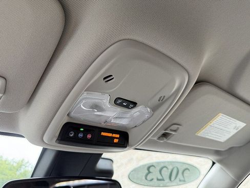 Used 2023 Buick Encore GX Select w/ Sport Touring Package FWD image 18