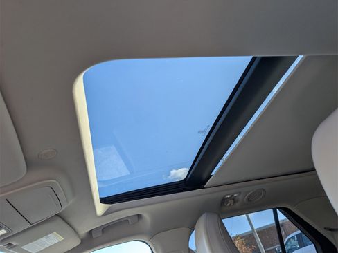 Used 2021 Ford Explorer XLT w/ Equipment Group 202A image 17