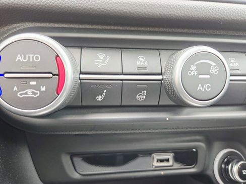 Used 2024 Alfa Romeo Giulia Ti AWD/4WD image 32