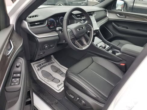 New 2025 Jeep Grand Cherokee Limited w/ Luxury Tech Group II image 12