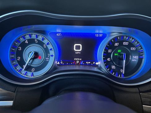 Used 2021 Chrysler 300 Touring w/ Driver Convenience Group image 13