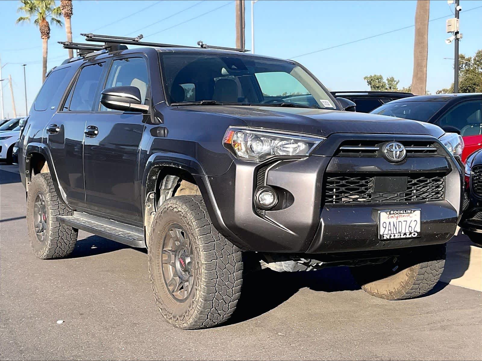 Used 2022 Toyota 4Runner SR5 AWD/4WD image 2