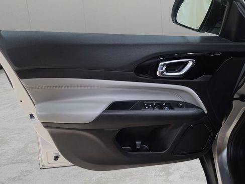 Certified 2025 Jeep Compass Limited AWD/4WD image 13