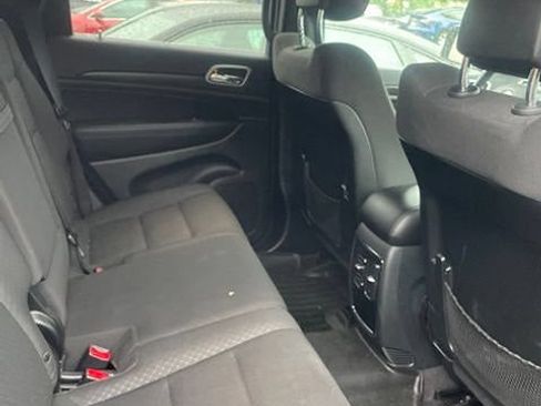 Used 2018 Jeep Grand Cherokee Laredo AWD/4WD image 16