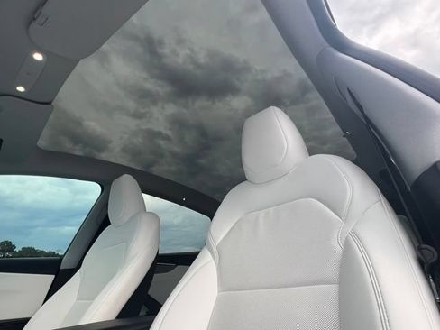 Used 2026 Tesla Model Y 2WD image 11