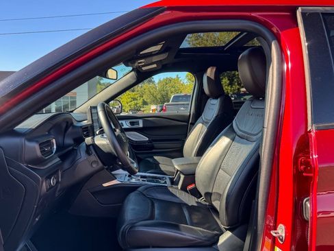 Used 2023 Ford Explorer Platinum w/ Technology Package AWD/4WD image 21