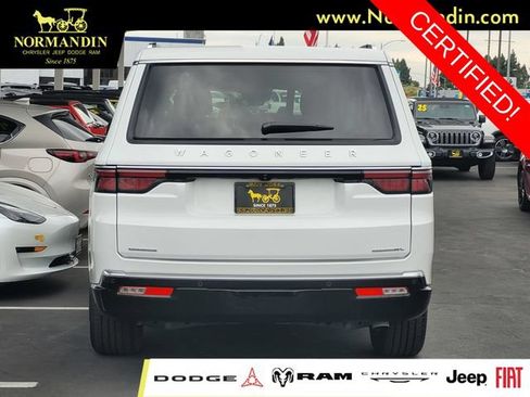 Certified 2023 Jeep Wagoneer L Series II AWD/4WD image 5