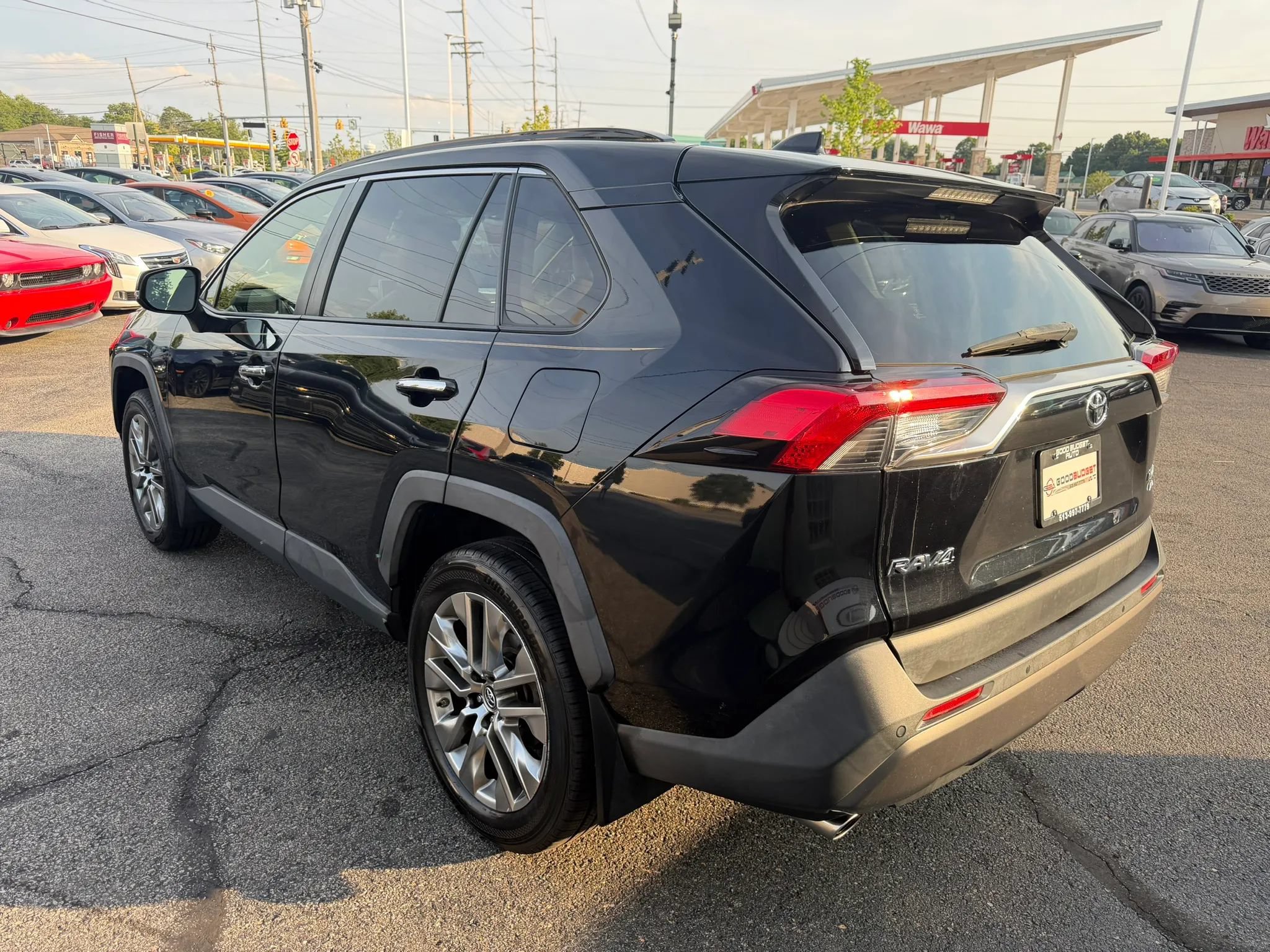 Used 2019 Toyota RAV4 Limited AWD/4WD image 3