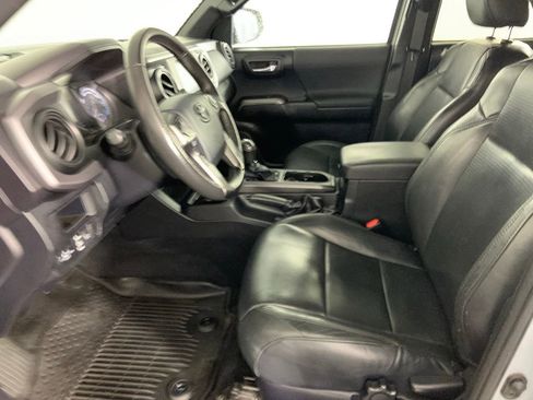 Used 2018 Toyota Tacoma TRD Off-Road w/ TRD Premium Off Road Package AWD/4WD image 23
