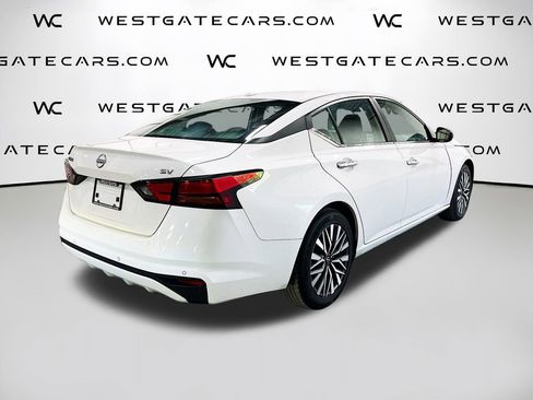 Used 2024 Nissan Altima 2.5 SV image 8