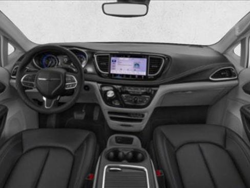 Used 2023 Chrysler Pacifica Limited w/ Uconnect Theater Family Group image 10