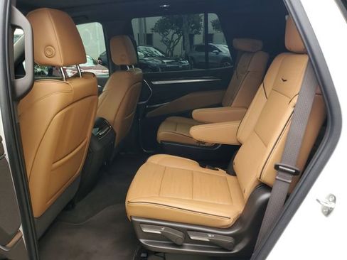 Certified 2025 Cadillac Escalade Premium Luxury image 12