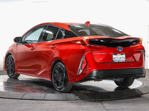 Certified 2017 Toyota Prius Prime Advanced w/ Carpet Mat Package FWD image 2