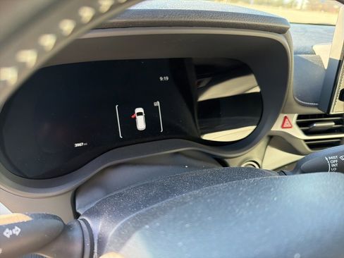 Used 2025 Toyota Sienna XSE image 3