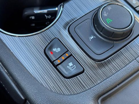 Used 2023 GMC Acadia SLT w/ Elevation Edition image 23