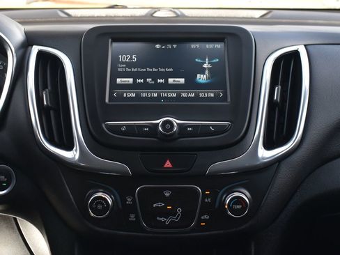 Used 2018 Chevrolet Equinox LT image 18