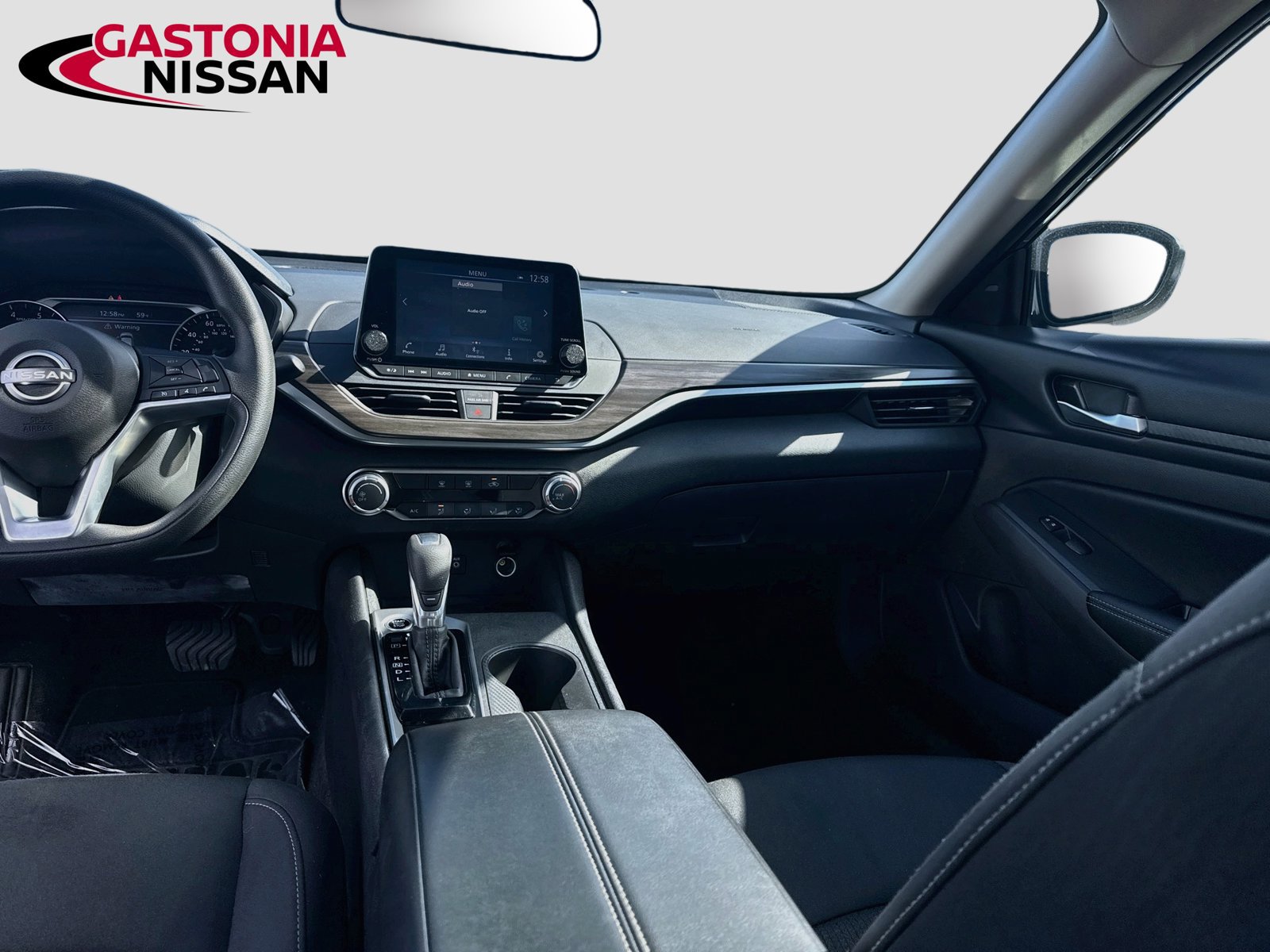 Used 2025 Nissan Altima 2.5 SV FWD image 30