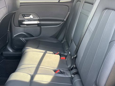 Used 2023 Mercedes-Benz GLB 250 4MATIC image 23