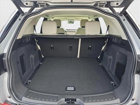 New 2025 Land Rover Discovery Sport S image 12