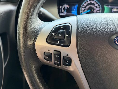 Used 2013 Ford Taurus SEL FWD image 21