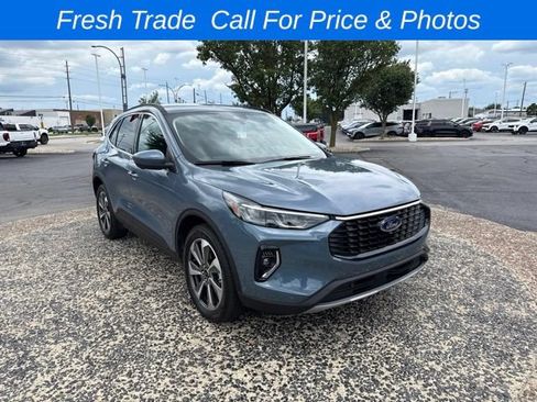 Used 2023 Ford Escape Platinum AWD/4WD image 4