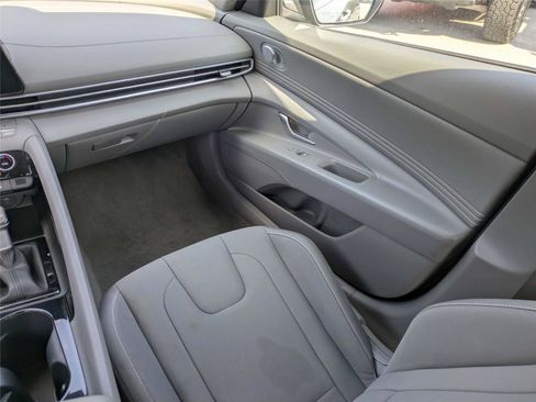 Used 2025 Hyundai Elantra SEL FWD image 18