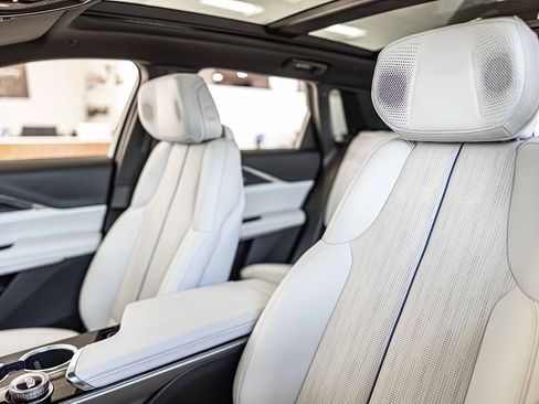 Used 2024 Cadillac Lyriq Sport image 20