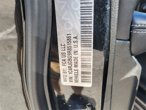 Used 2024 Jeep Grand Cherokee Limited image 27